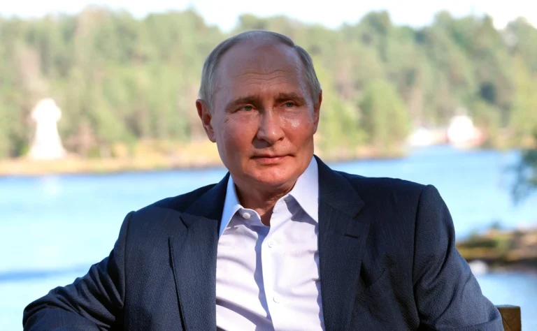 Putin cere liderului regiunii anexate Donețk să se concentreze pe reconstruirea locuințelor avariate