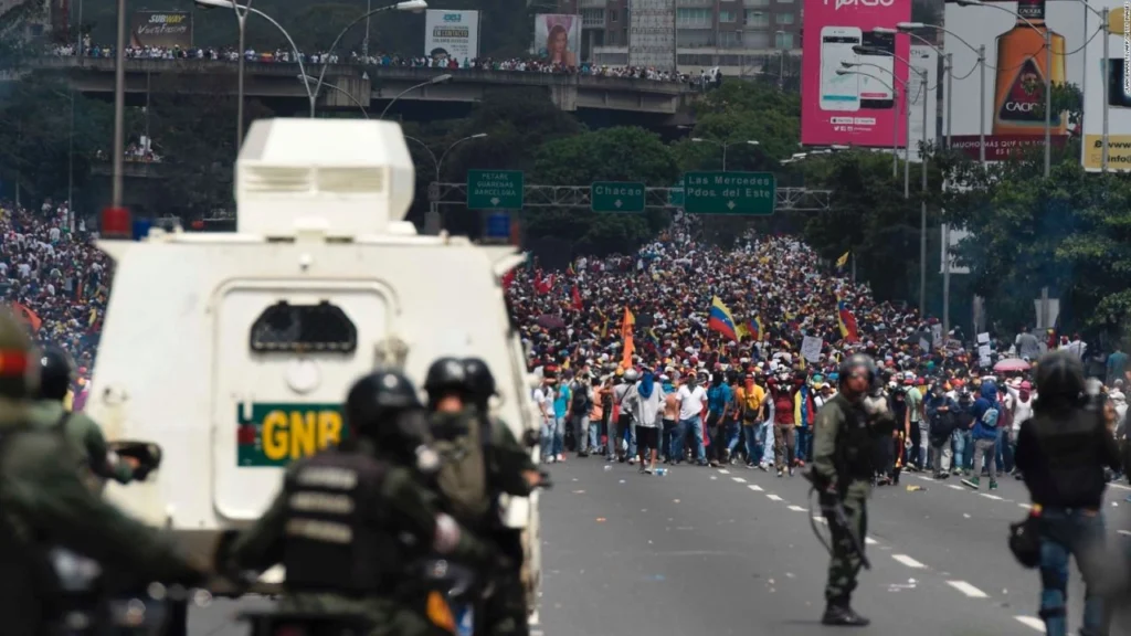 Venezuela: Cel puțin 12 morți și aproximativ 1.000 de arestări în protestele împotriva lui Maduro din cauza rezultatelor electorale