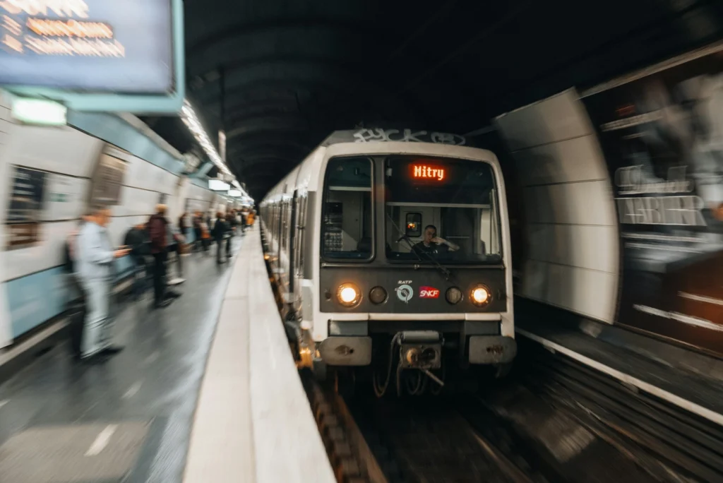 Atac coordonat împotriva rețelei de trenuri din Paris generează haos în ziua inaugurării Jocurilor Olimpice
