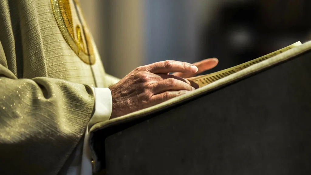 Un preot catolic din Neamț a decedat după ce i s-a făcut rău în timp ce oficia liturghia în fața enoriașilor
