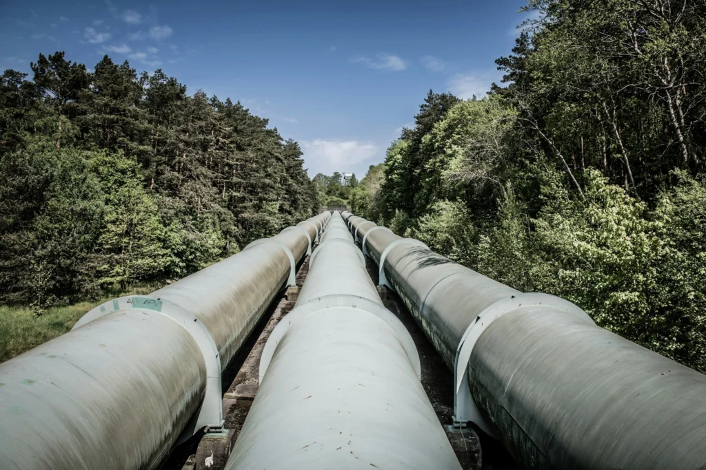 Kremlinul acuză Ucraina de închiderea tranzitului de petrol rusesc prin Druzhba, afectând Slovacia și Ungaria