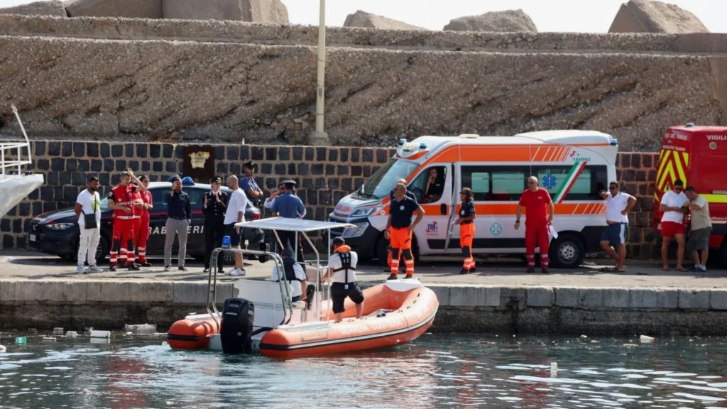 Italia: Salvatorii au găsit unul dintre corpurile de pe velierul care s-a scufundat în Sicilia