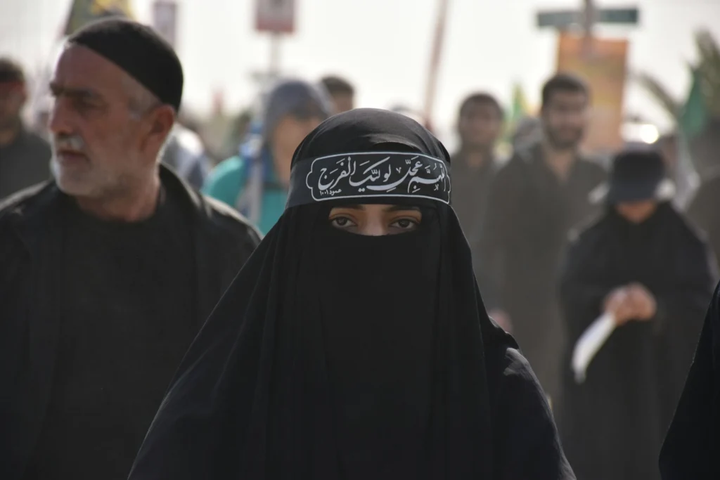 Talibanii au interzis sunetul vocii feminine și au stabilit hiyab-ul ca fiind obligatoriu