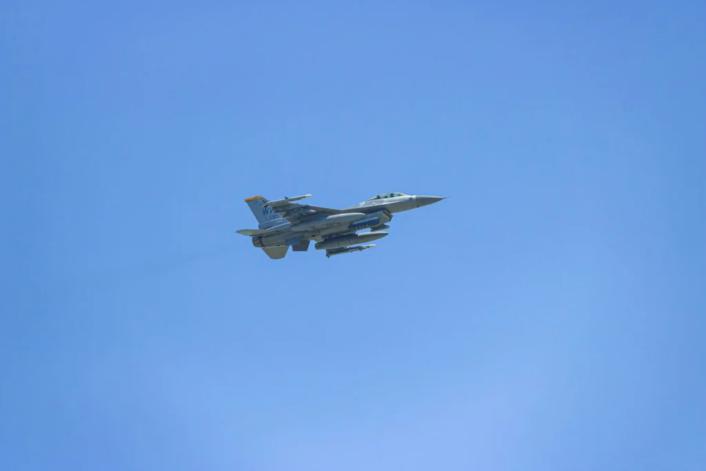 Primul F-16 ucrainean s-a prăbușit, provocând moartea pilotului