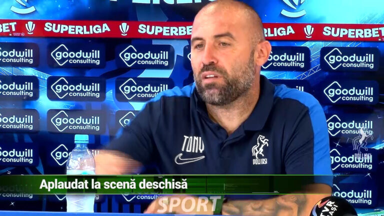 Aplaudat la scenă deschisă