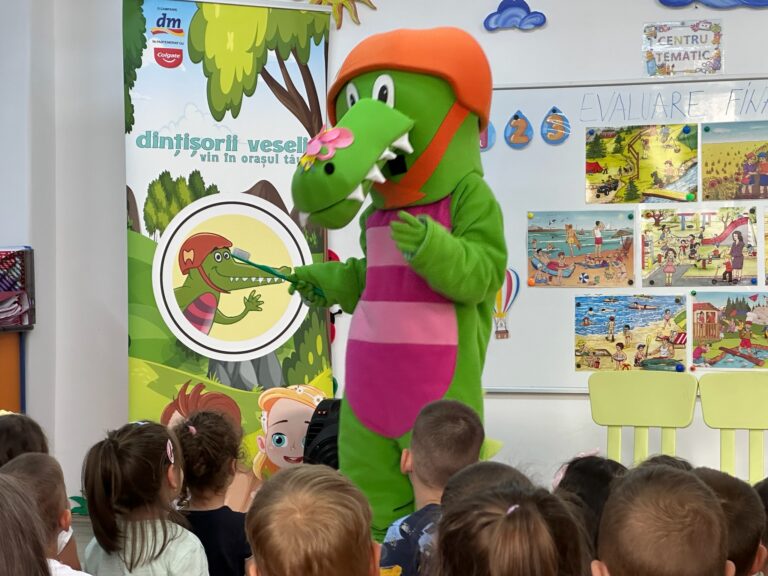 Campania „Dințișorii Veseli” ajunge în această toamnă în Nord-Estul României