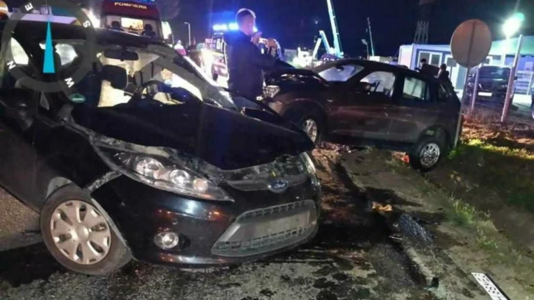 Accident grav în Cluj. Cinci tineri în stare gravă după ce două mașini s-au ciocnit