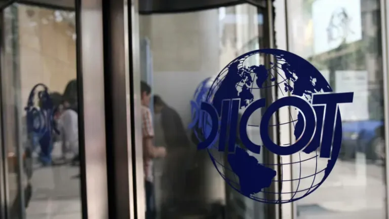 Patru tineri din Botoșani au fost arestați de DIICOT pentru implicare în traficul de droguri