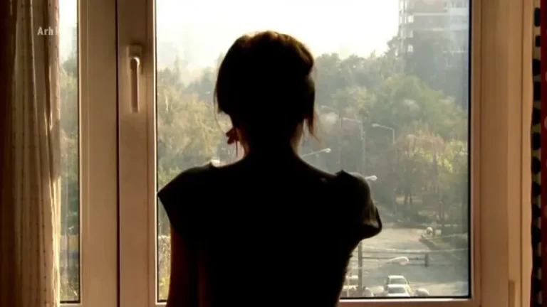 O femeie din Iași a scăpat de viol! Și-a închis în casă agresorul și a țipat după ajutor la vecini