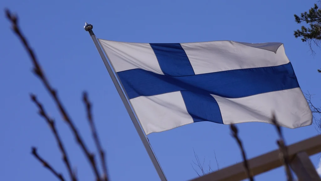 Finlanda vrea să interzică achizițiile imobiliare de către cetățenii ruși
