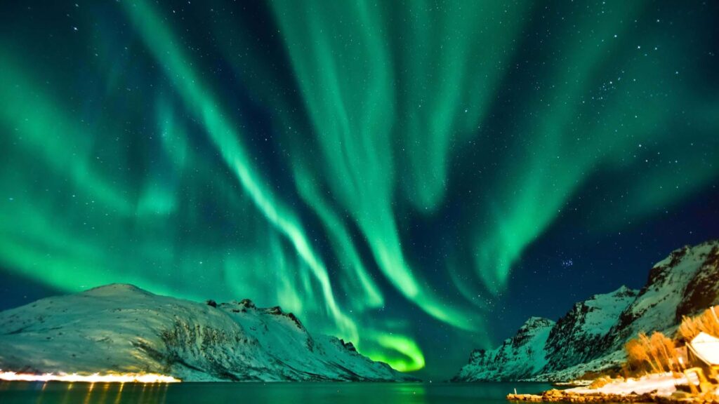 Spectacol de aurore boreale, în week-end