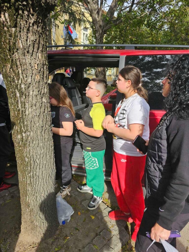 Copiii milionarului din Hunedoara au fost aduși în România