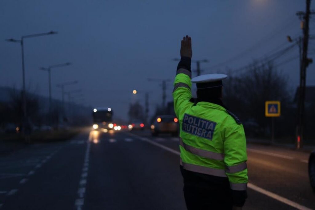 Tânără reținută după ce a aruncat la gunoi o imprimantă ‘pierdută’ de polițiști