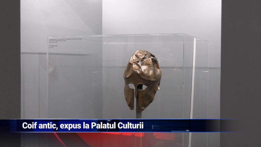 Coif antic, expus la Palatul Culturii