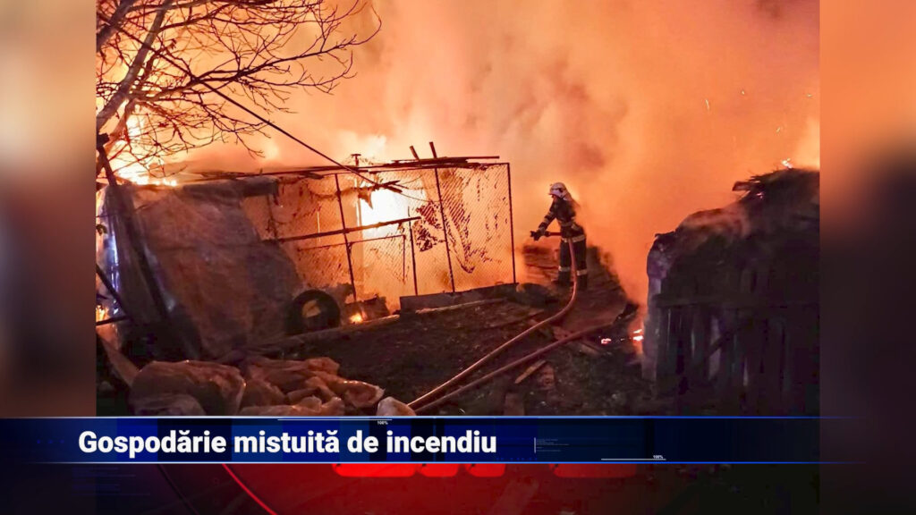 Gospodărie mistuită de incendiu