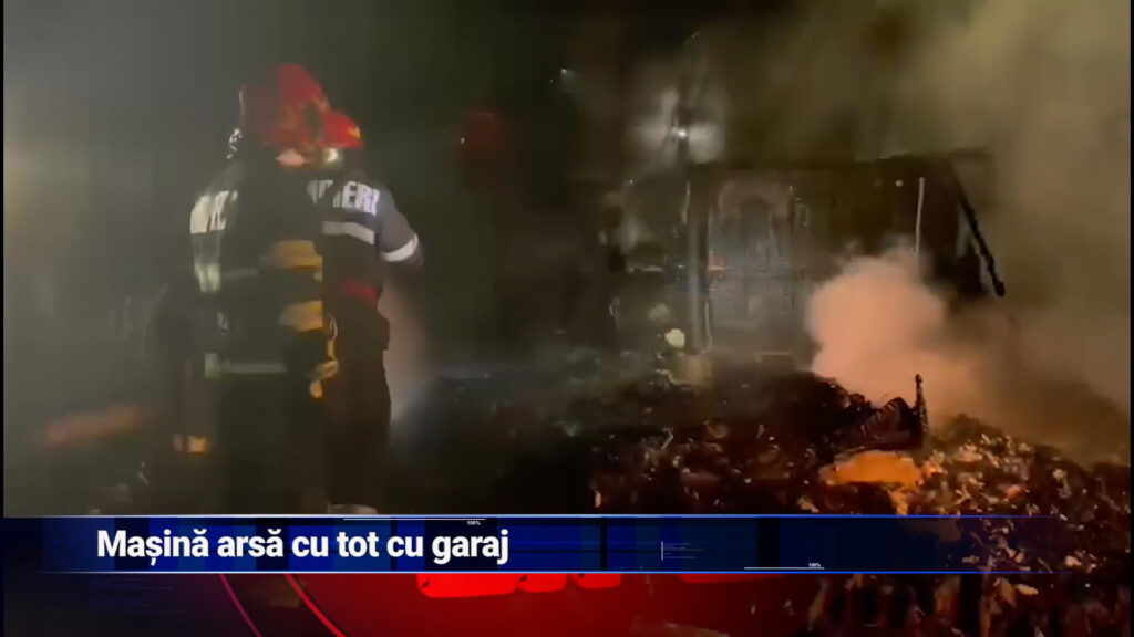 Mașină arsă cu tot cu garaj