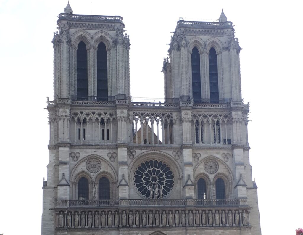 Se redeschide Catedrala Notre Dame din Paris