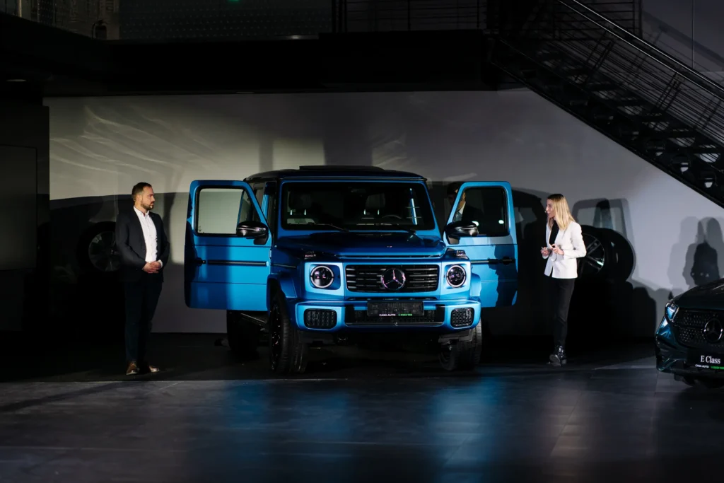 Casa Auto Iași a prezentat cel mai nou model G Class Electric într-un spectacol unic creat în colaborare cu studentii Universității Naționale de Artă din Iași