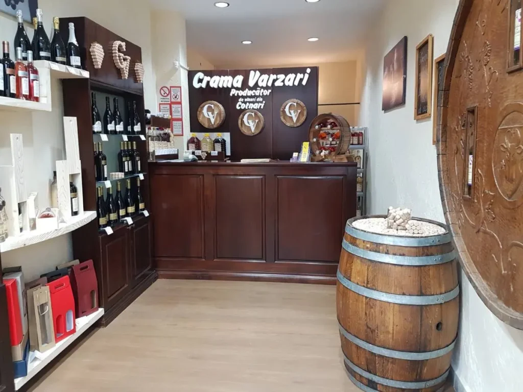 CRAMA VARZARI vă așteaptă la un vin fiert pe bulevardul Ștefan cel Mare, la cub