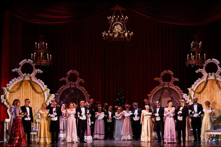 Ieșenii pot urmări un bogat program de evenimente, de la spectacole de teatru până la concerte și expoziții de artă plastică