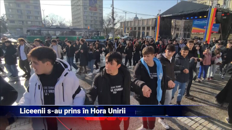 Liceenii s-au prins în Hora Unirii