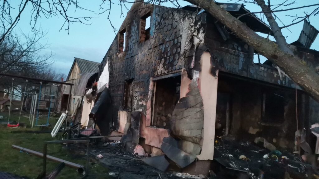 O familie cu 11 copii a rămas fără casă