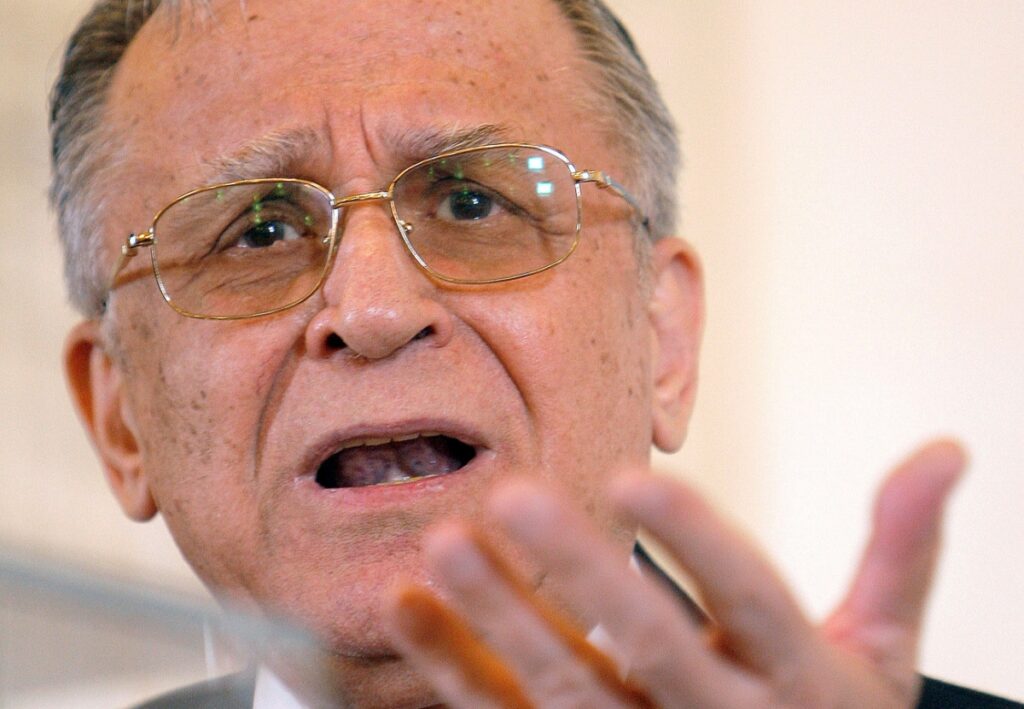 Procurorii, acasă la Ion Iliescu