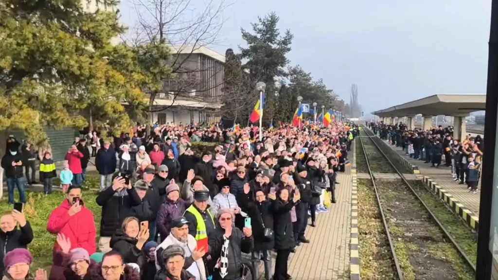 VIDEO. Sute de oameni au venit să vadă „Trenul Unirii” în gara din Bârlad