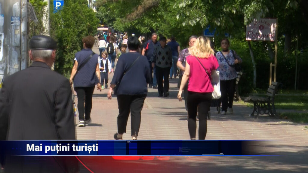 Mai puțini turiști