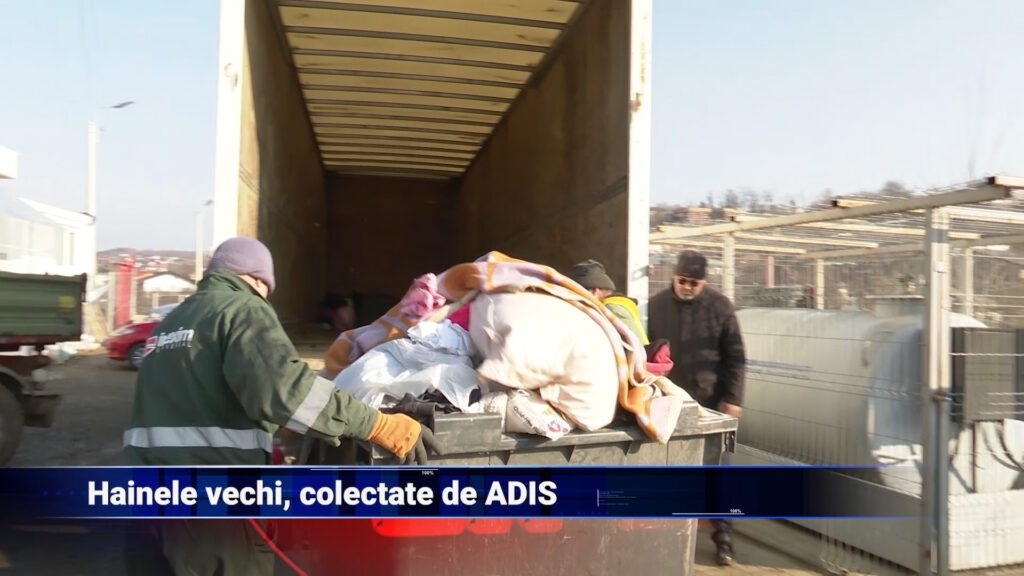 Hainele vechi, colectate de ADIS
