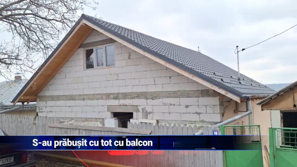 S-au prăbușit cu tot cu balcon