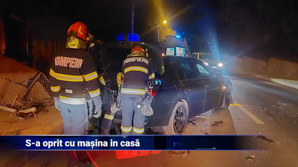 S-a oprit cu mașina în casă