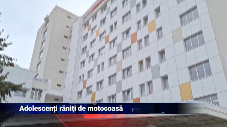 Adolescenți răniți de motocoasă