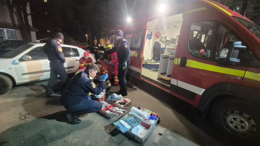 Bărbat găsit inconștient în mașină pe o stradă din Iași, cu motorul pornit de două ore