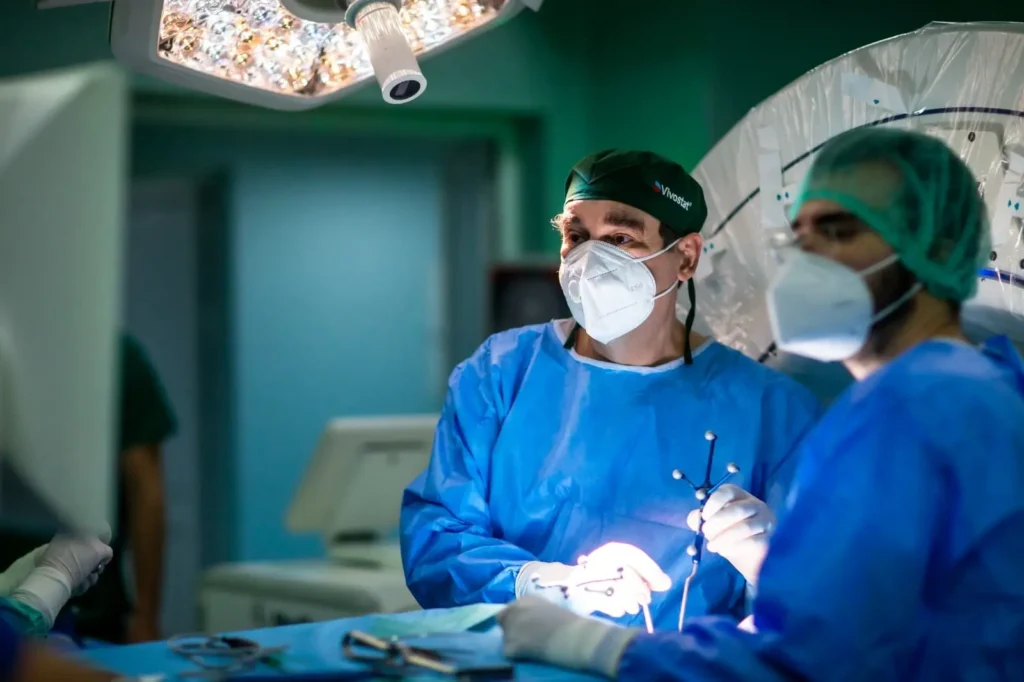 Succes medical la Iași: Pacienți din Italia și Pakistan, tratați cu Gamma Knife la Spitalul „Prof. Dr. Nicolae Oblu”