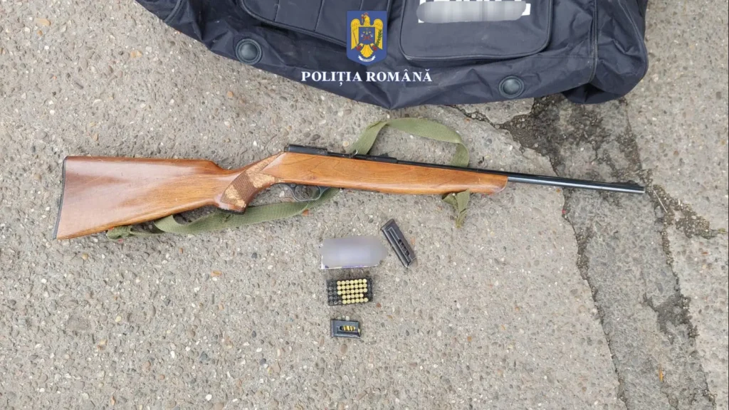 Individ, prins în flagrant în timp ce încerca să comercializeze o armă