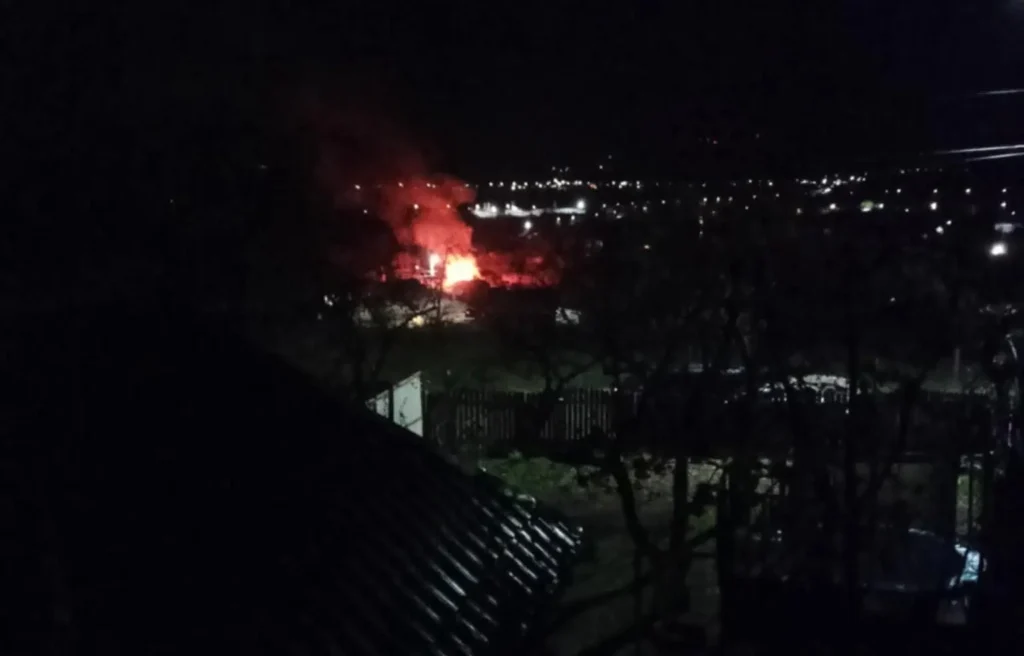 Incendii puternice au afectat două locuințe din județul Iași în timpul nopții