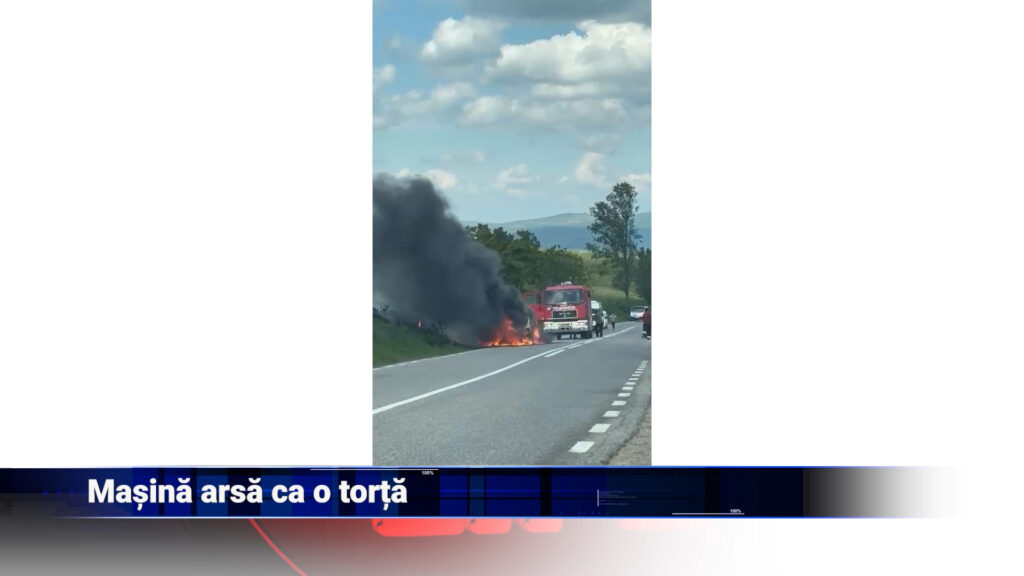 Mașină arsă ca o torță