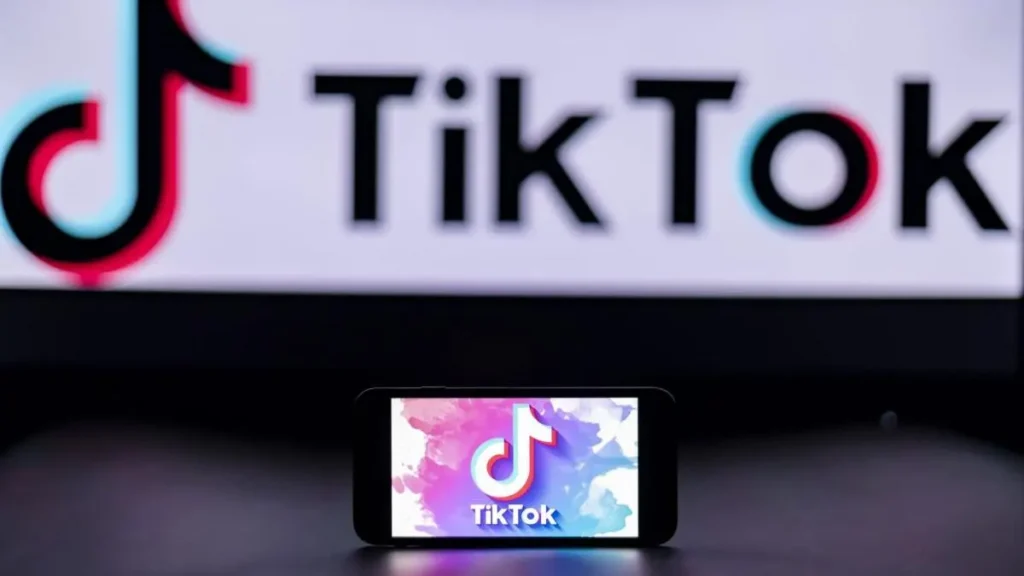 În timp ce făcea live pe TikTok, o tânără din Botoșani a avut nevoie de ajutor urgent. Un medic a intervenit