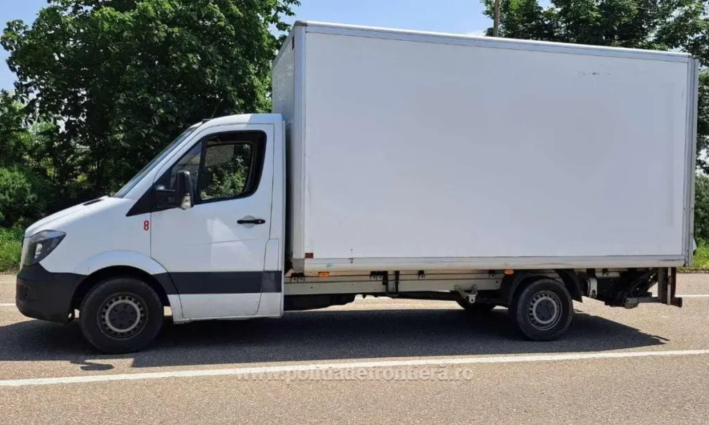 Autovehicul furat din Belgia, radiat din circulație, reținut la Albița