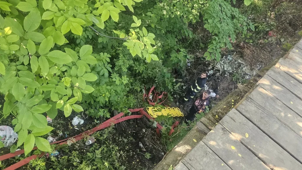 Caz șocant în Șerbești: Un bărbat a fost descoperit mort într-o râpă