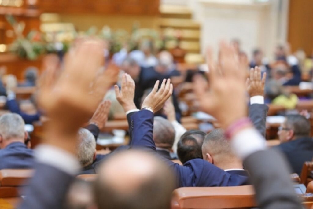 Aviz favorabil pentru austeritate: sporuri plafonate, zile libere anulate