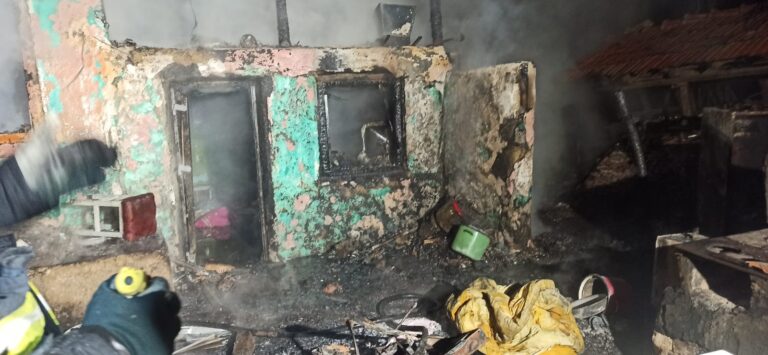 Doi morți într-un incendiu, un copil și o femeie