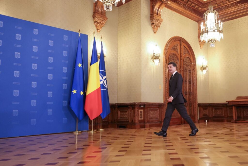 Posturi blocate pentru politicieni, dar numai la stat