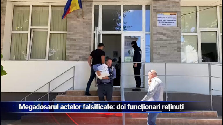 Megadosarul actelor falsificate: doi funcționari reținuți