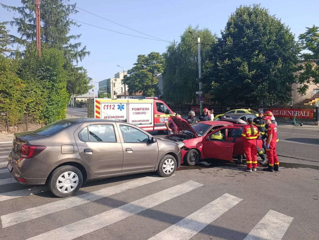 Trei mașini avariate, mai multe victime: accident grav în Păcurari