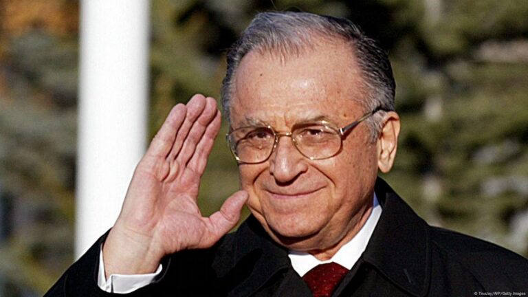 Ion Iliescu, de o lună la Terapie Intensivă