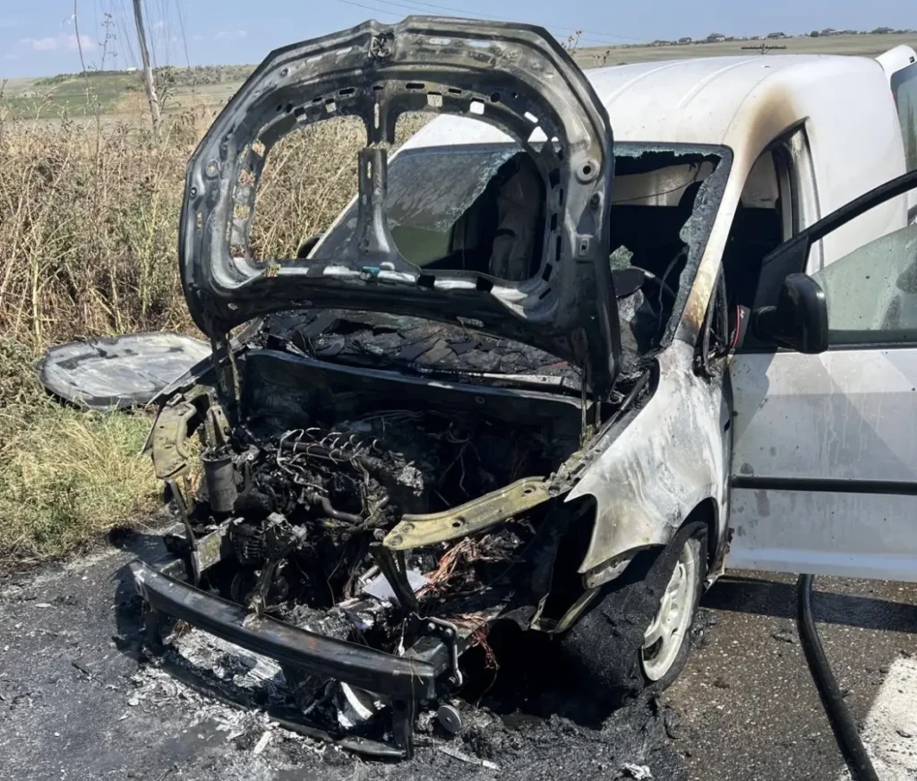 Pompierii au intervenit la un incendiu de autoutilitară în Bârlad