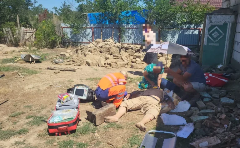 Incident grav în Vetrișoaia: Un perete s-a prăbușit peste două persoane