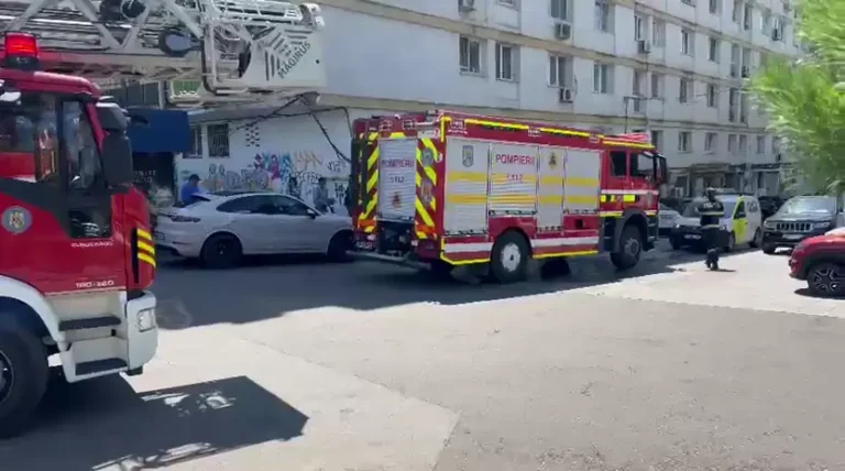 O candelă a provocat un incendiu într-un apartament din Iași
